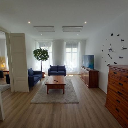 Korvin One Apartman Pápa Exteriör bild