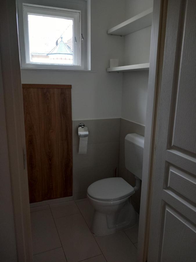 Korvin One Apartman Pápa Exteriör bild